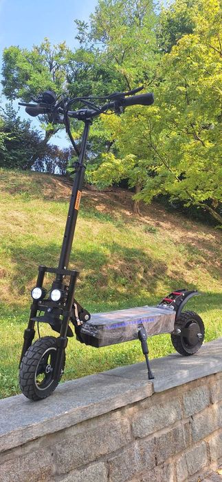 Trotineta impecabila - Solida si rapida  motor 1300w 2025 52v18a