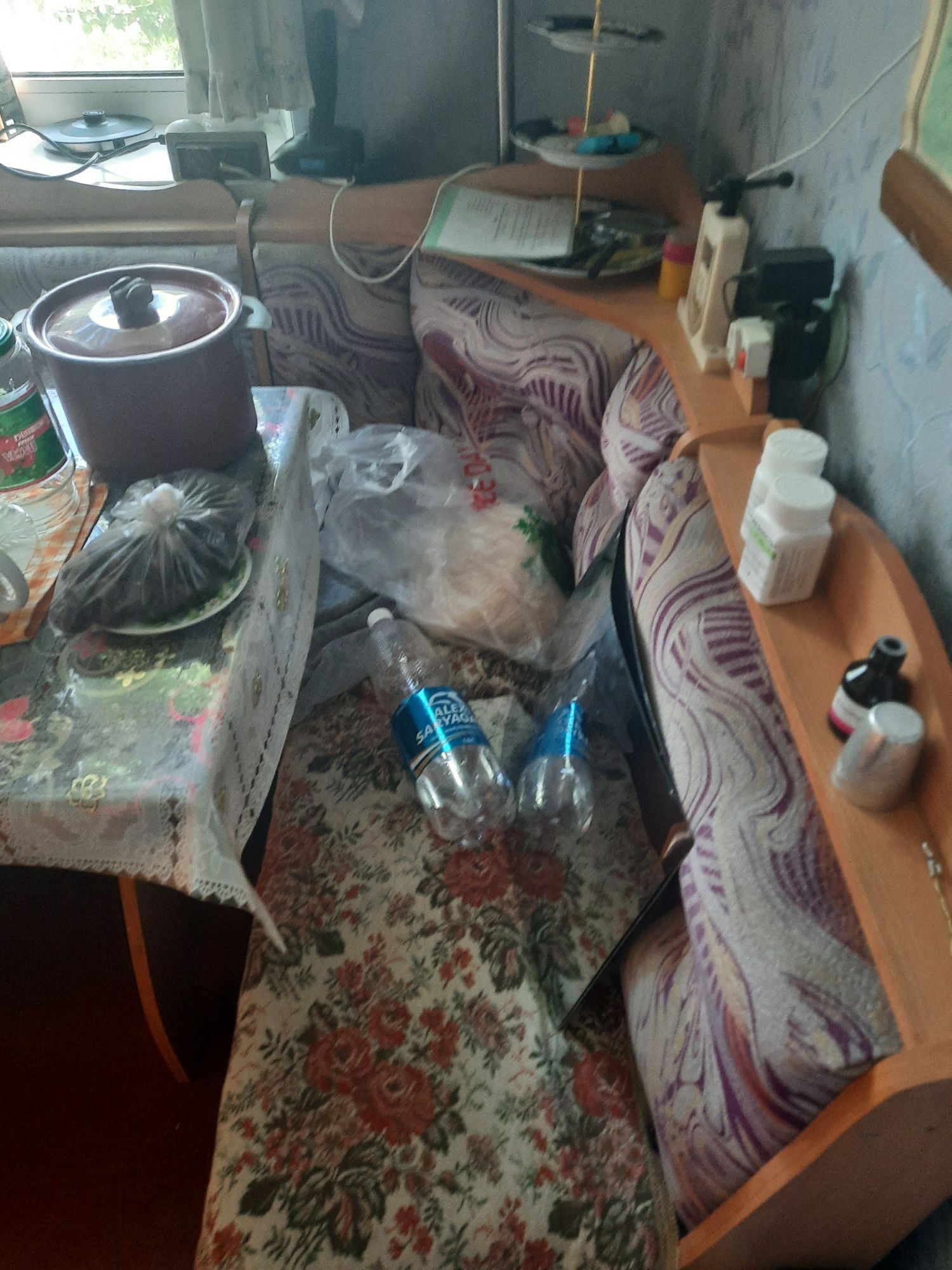 Угловой диван б/у  22 микрорайон