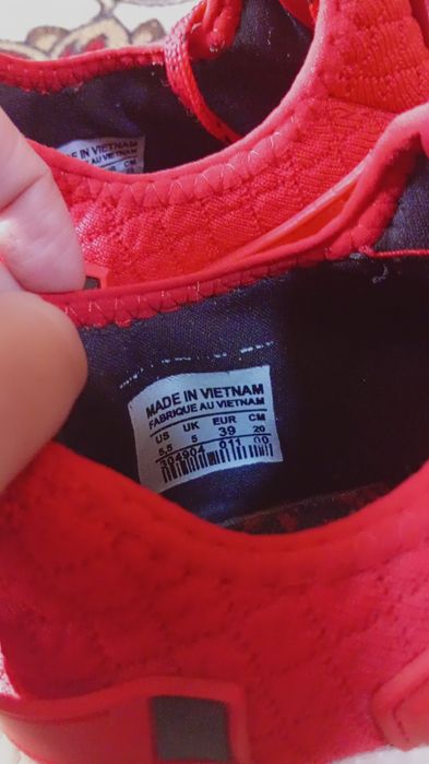 Uggi va Adidas krasofka