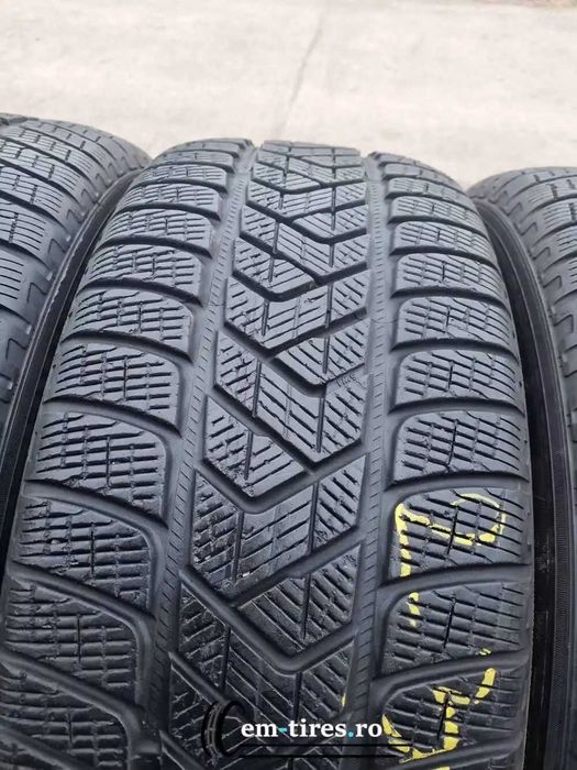 SET 4 Anvelope Iarna 235/60 R17 PIRELLI Scorpion Winter