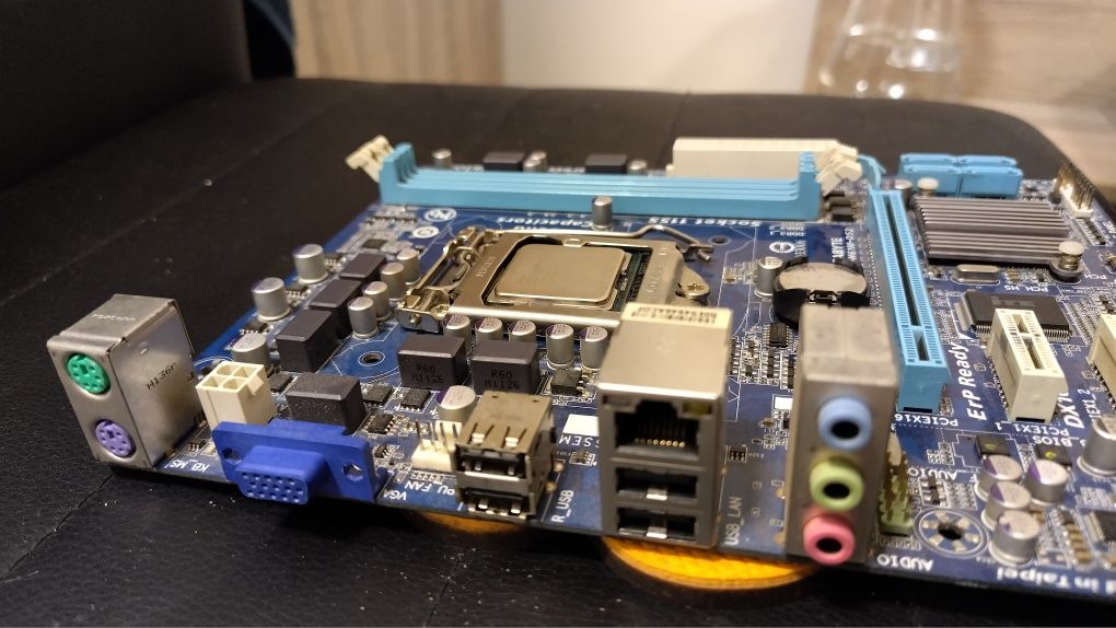 Gigabyte ga-h61m-ds2 + celeron g530