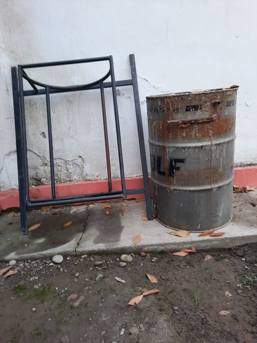 Letniy dush uchun tayyor bochka temir patstafkasi bilan