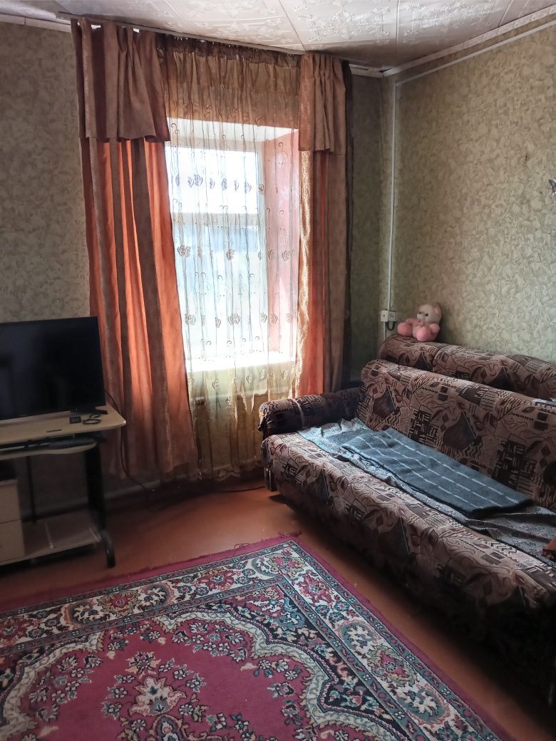 Продам трехкомнатный кирпичный дом.