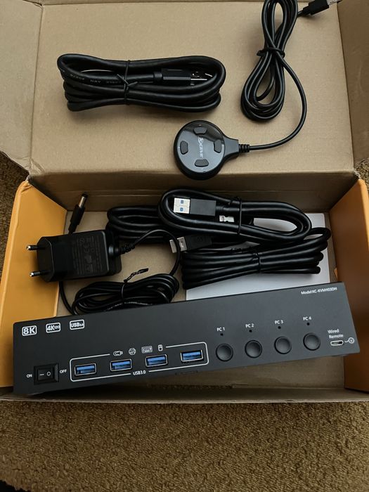 Продавам  KVM Switch  с 3 монитор