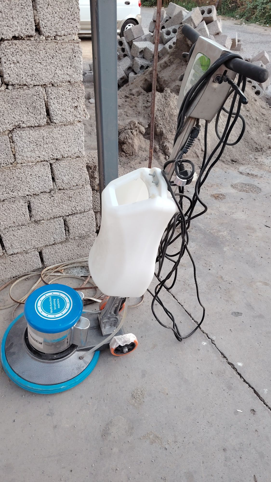 Gilam kafel bruchatka yuvish uskunasi ROTOR 220v da ishlaydi