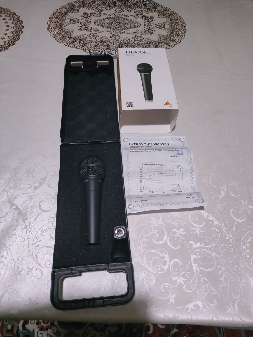 Продается микрофон Behringer .с предусилителем.