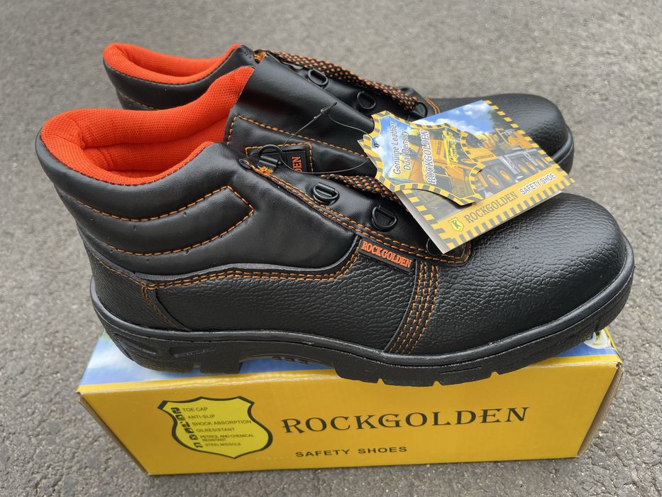 Bocanci de lucru cu bombeu metalic . Nr 39,40,41,42,43,44,45,46