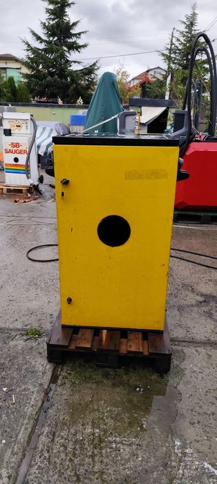 Шкаф за прахосмукачка