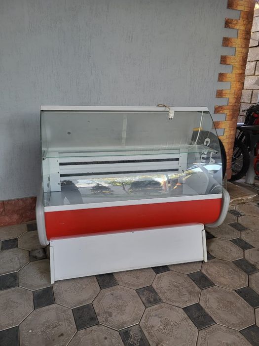 Холодильник витринный