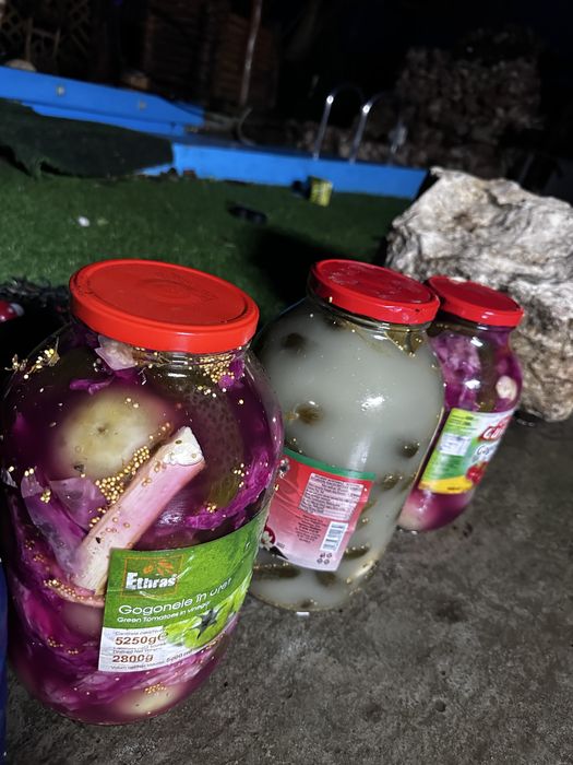 Castraveti /gogonele murate si varza murata in saramura