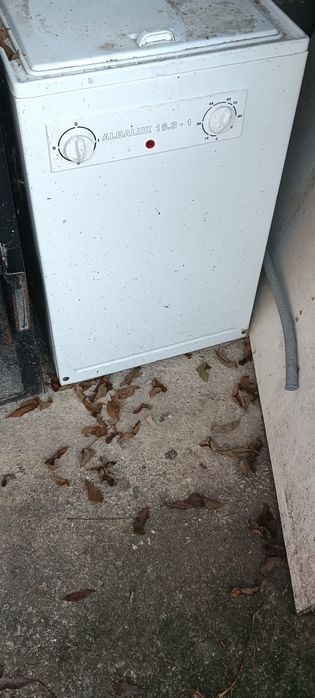 Mașina de spălat alba lux