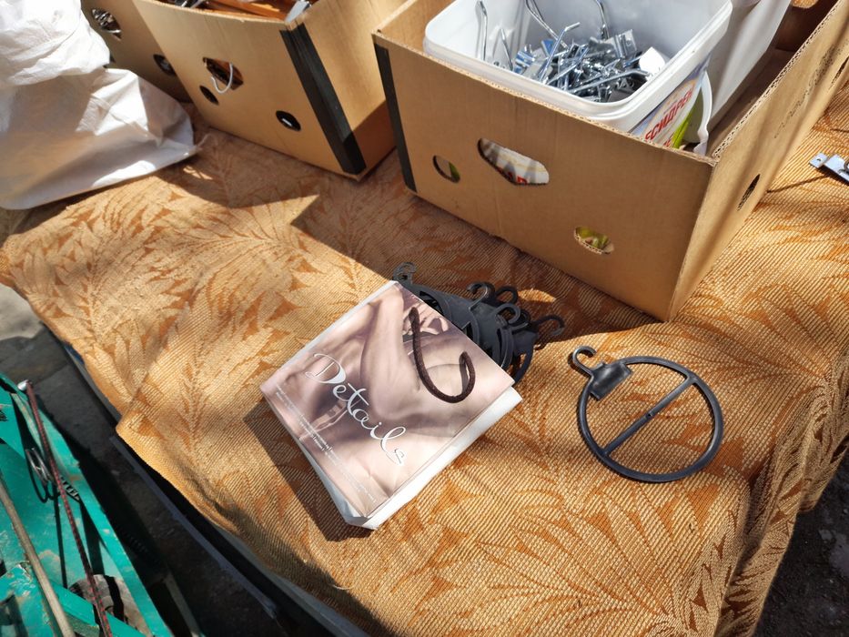 Дървени закачалки за дрехи