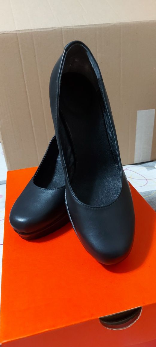 Pantofi de piele