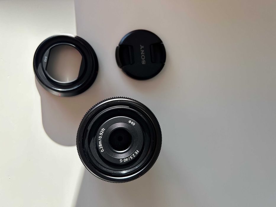 Sony 40 mm F2.5 in cutie