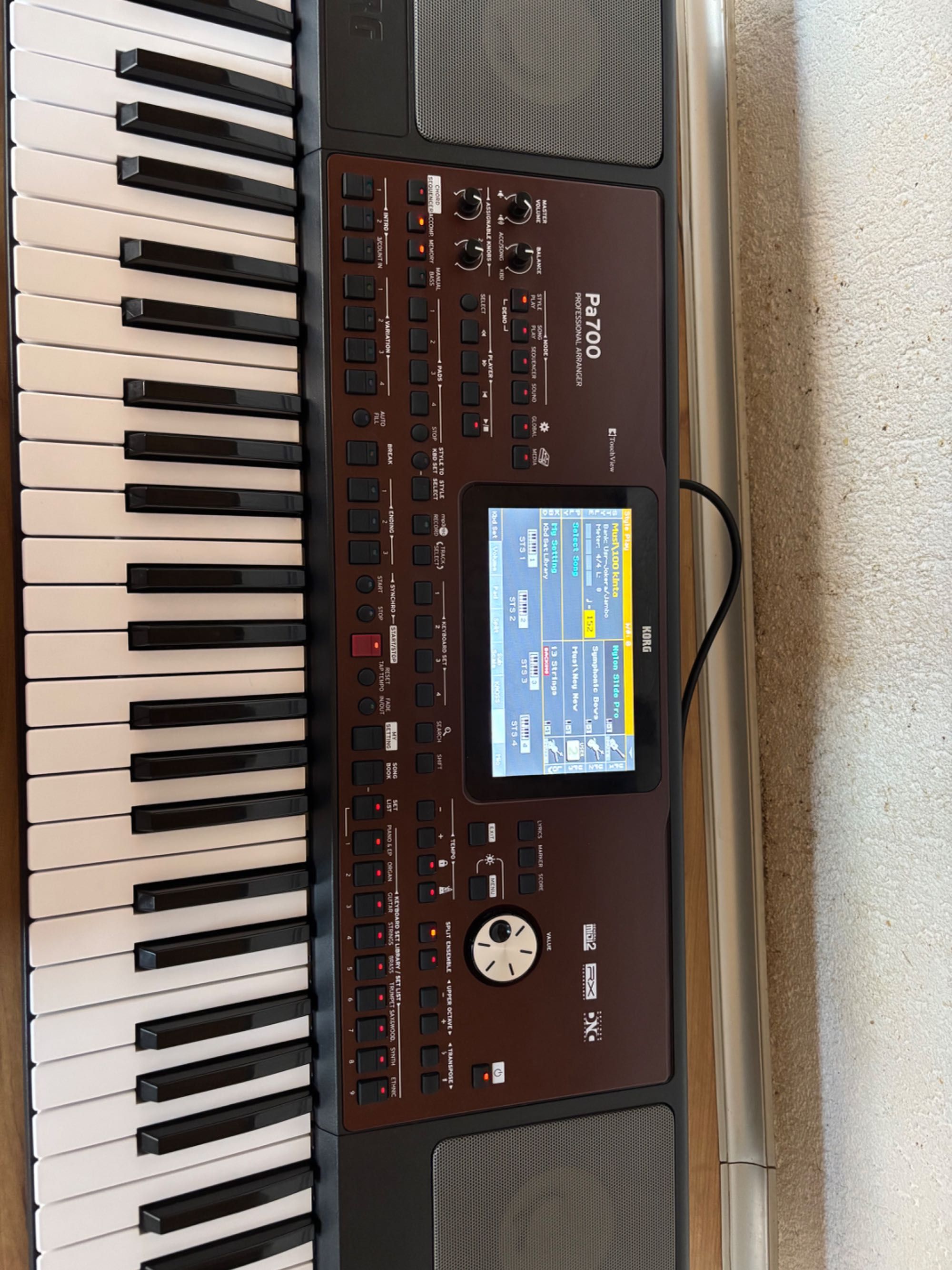 KORG PA 700 като нов