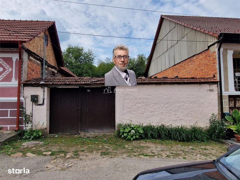 Clocotici Lot de Casa cu amprenta, apa, curent, teren 576 mp.
