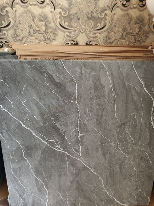 Продам плитку для пола.