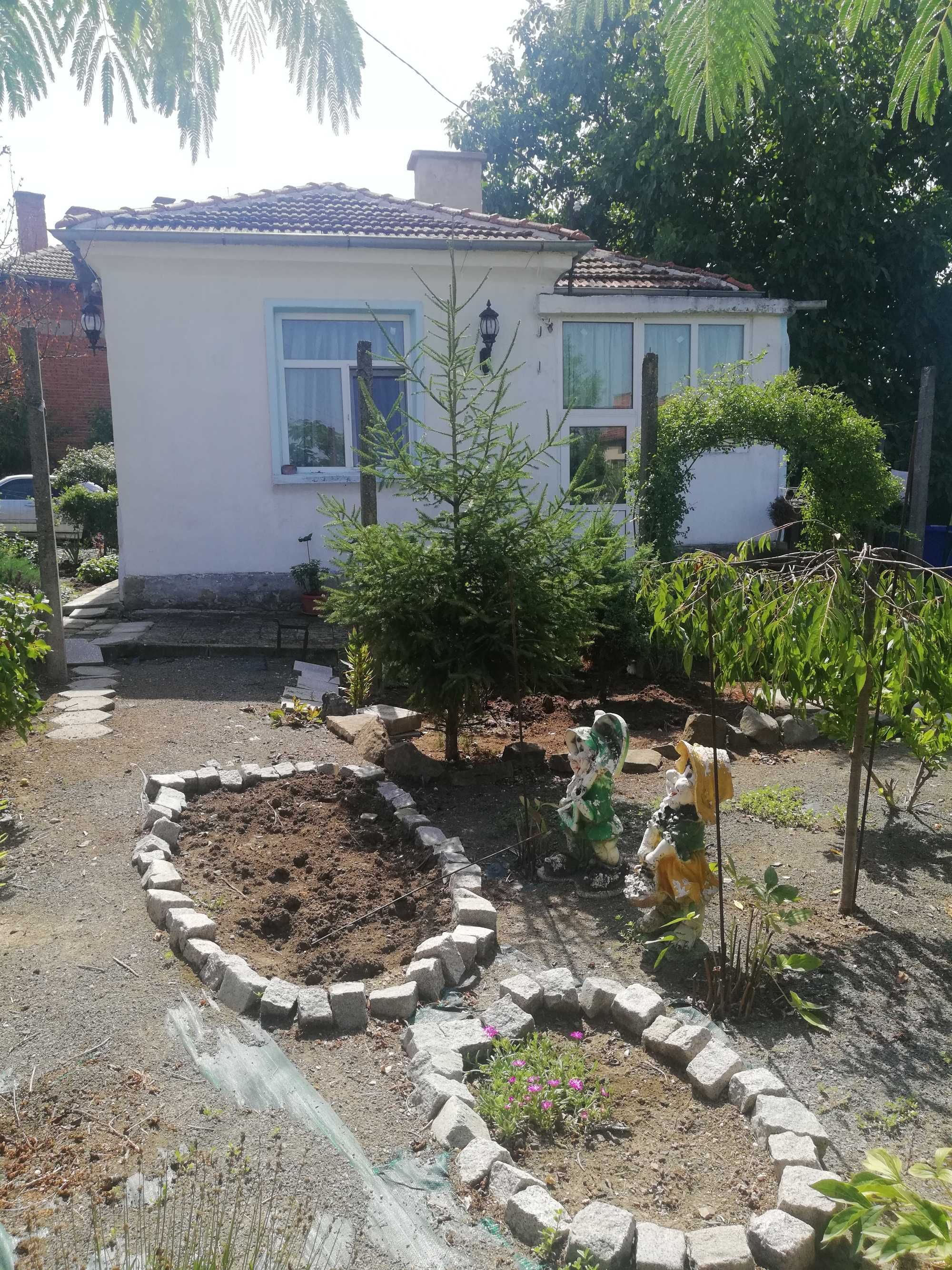 Продавам къща в град Средец
