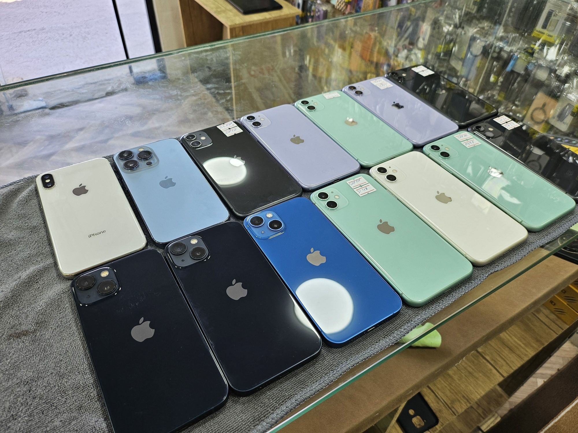 Iphone 11 la sotiladi.