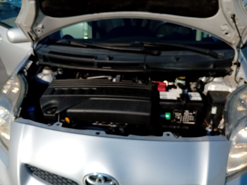 TOYOTA YARIS 1.3VVT-i Климатроник TOP