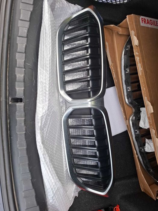 Grila originala Bmw G20