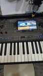Продаётся  Yamaha psr sx700.