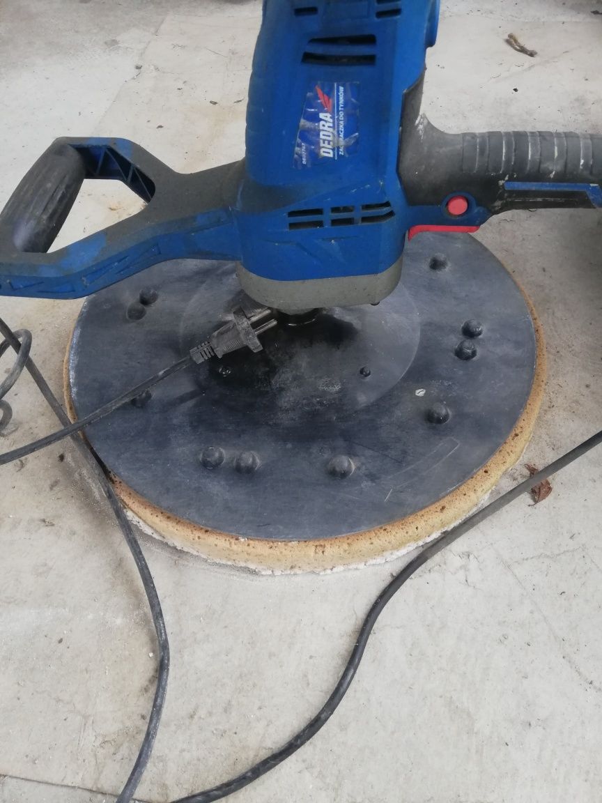 Drișcă electrica, finisaj tencuiala sau tinci marca Dedra.