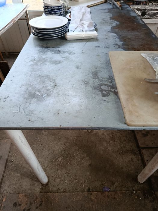 Ошхона столи..Холати яхши..2та бор