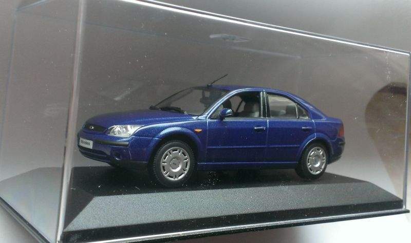 Macheta Ford Mondeo MK3 albastru 2001 - Minichamps 1/43