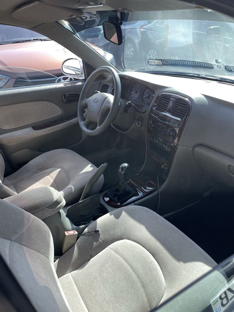 Hyundai sonata ef srochno sotiladi