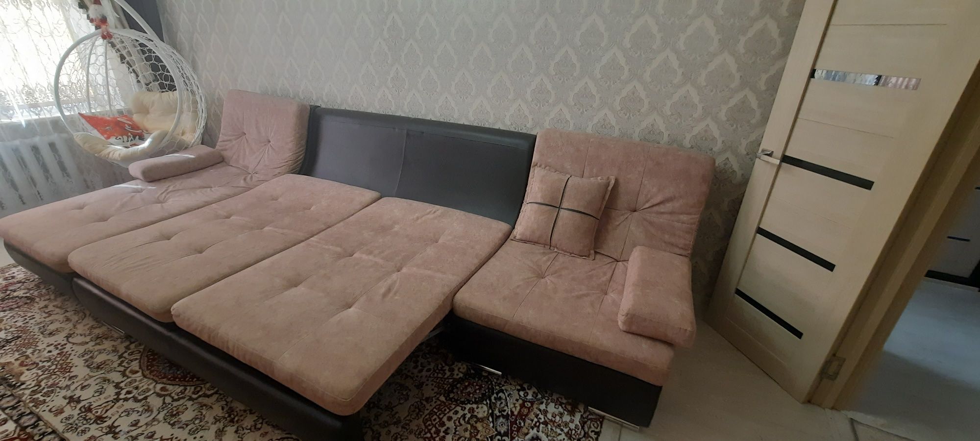 Продается диван в хорошем состоянии