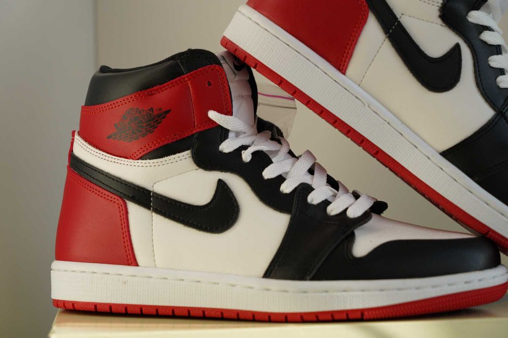 Adidași Jordan 1 Retro High OG Black Toe, Unisex, Cu Cutie / Accesorii