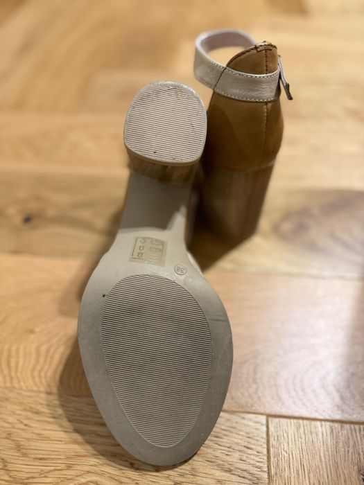 Vand sandale superbe aurii, toc lemn, nr 38