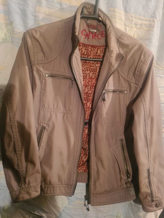 Продам осению куртку :