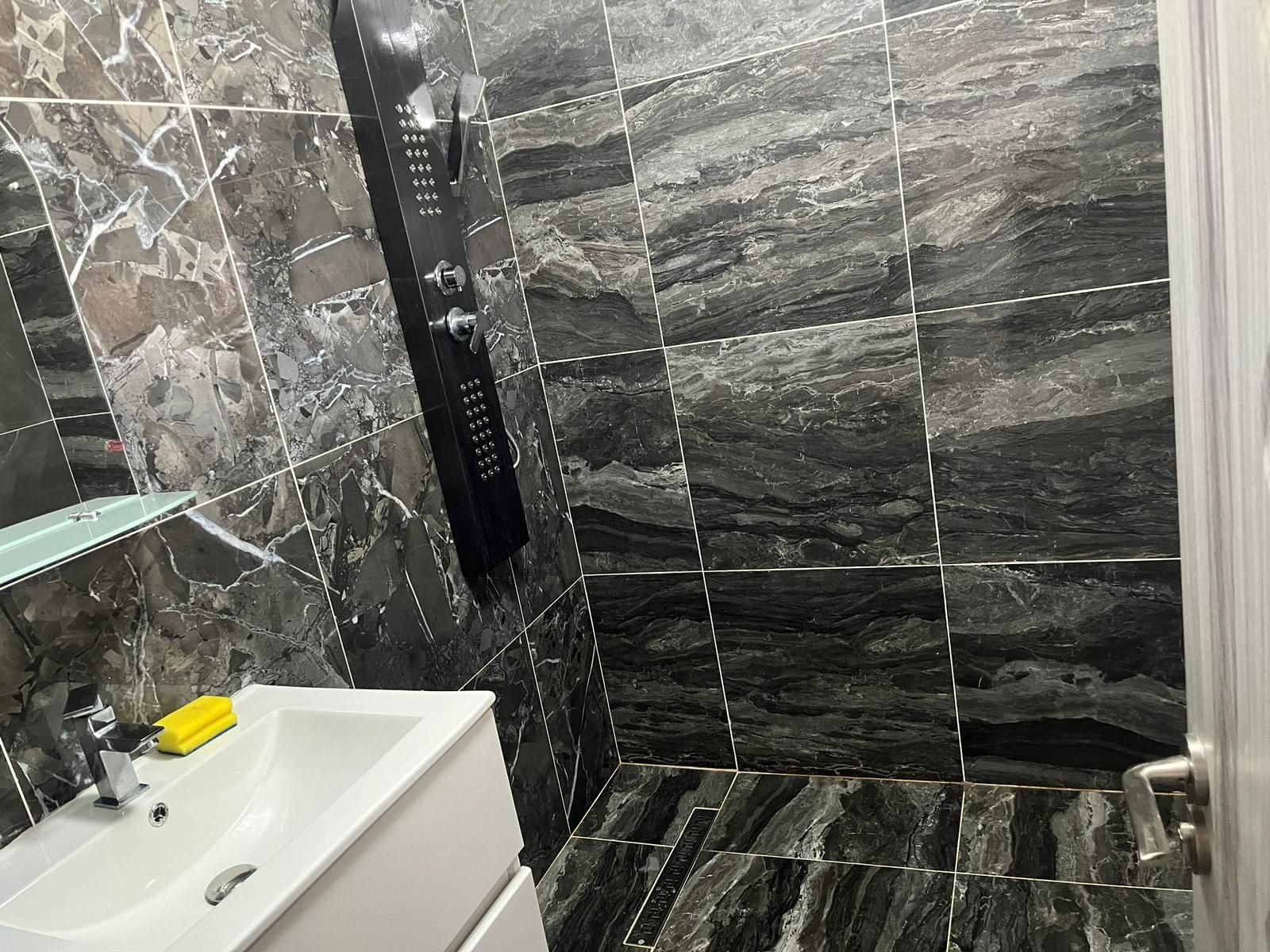 Vând casa în Comuna Parta