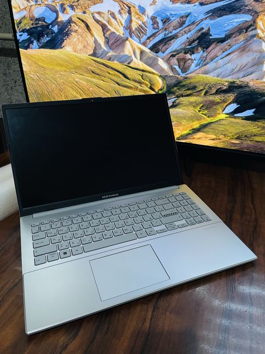 Asus vivobook noutbuk holati ideal