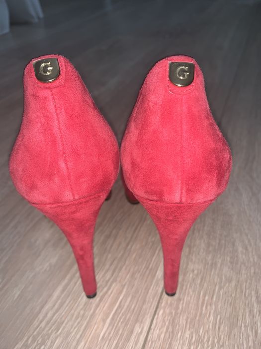 Pantofi Guess marimea 36, impecabili