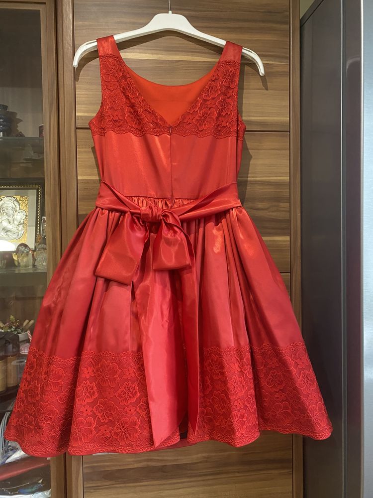 Намалена! Абитуриентска рокля Юнона червена