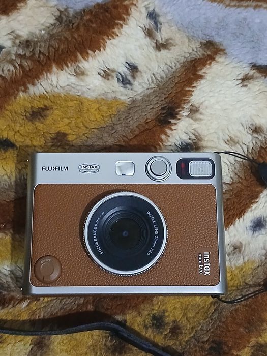 Фотоаппарат с плёнкой и проектор для фильма есть netflix и YouTube