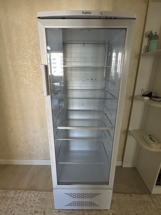 Продам холодильник витринный