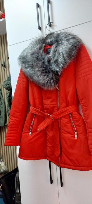 Ново червено палто размер L