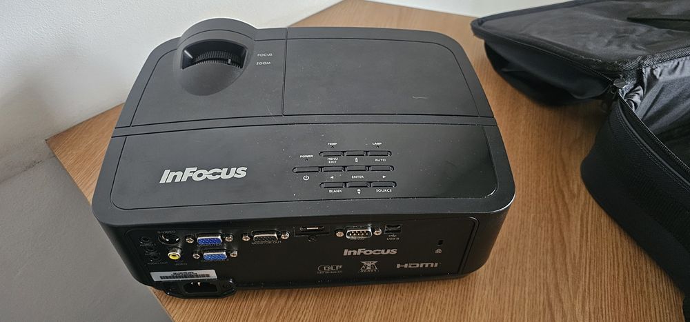 Videoproiectorul InFocus IN116a WXGA 3D Ready DLP