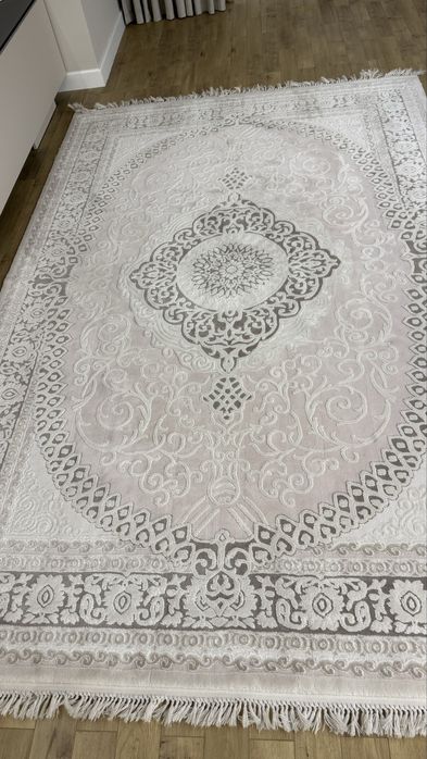 Ковёр в отличном состоянии