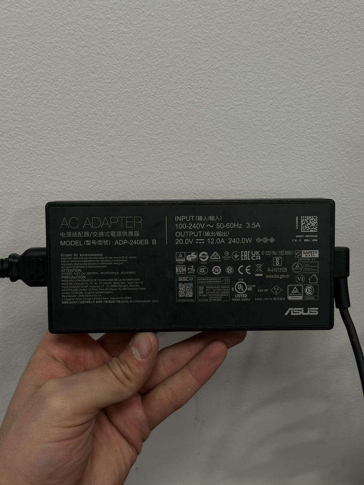 Продавам Asus ROG Zephyrus G16 GU603