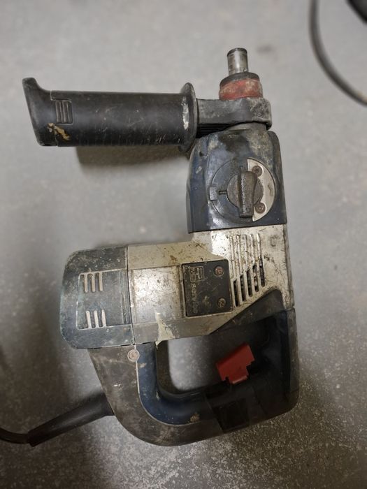 Rotopercutor AEG  funcțional cu mandrina defecta