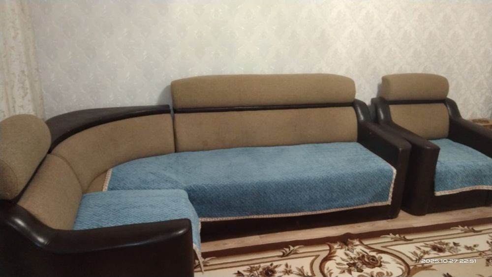 Продам угловой диван с креслом