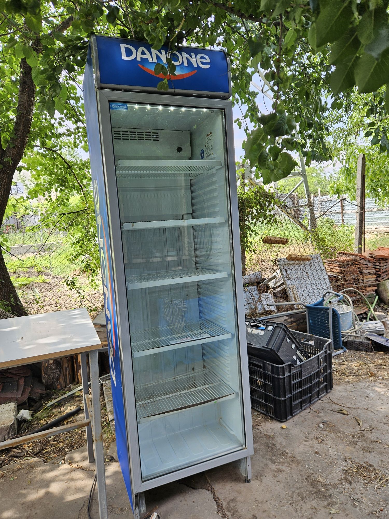Витрини плю-сови 2-8 градуса имам 2бр. Размери 50/50/ 2.10см.