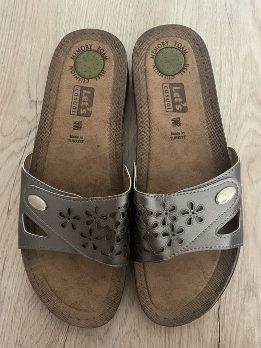 Продам шлепки женские