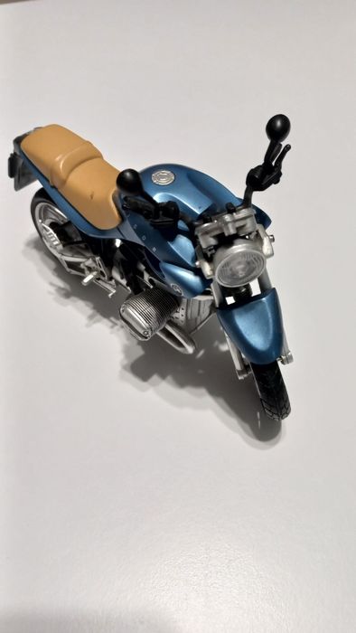 Vând machetă motocicletă BMW scara 1:18