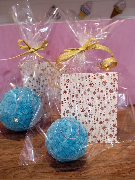 Плетени коледни топки